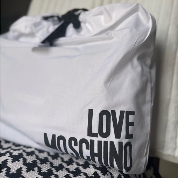 NWT Love Moschino Black Quilted Borsa Shoulder Tote in Black and Gold - Picture 4 of 14